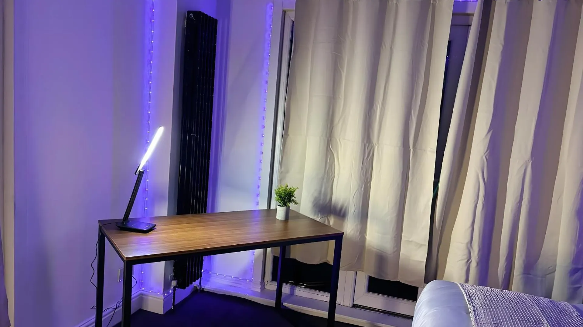 Town Centre House, Near Heathrow, Holloway, Thorpepark, Legoland Staines-upon-Thames Apartment