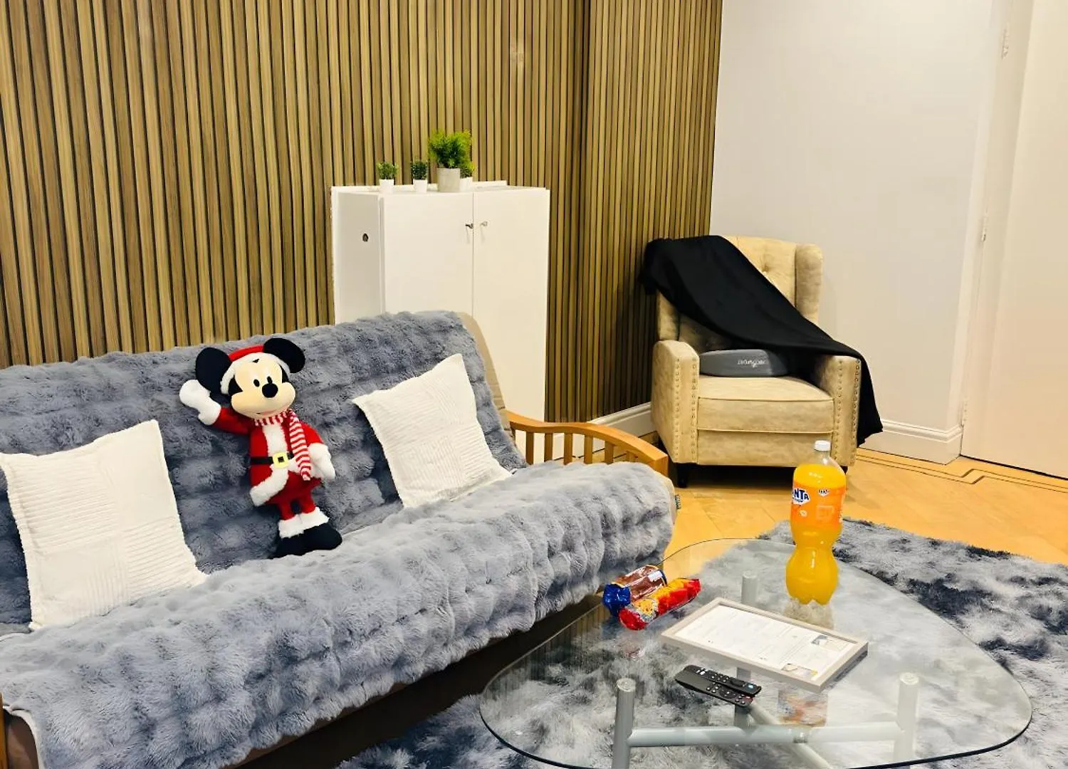 Town Centre House, Near Heathrow, Holloway, Thorpepark, Legoland Staines-upon-Thames Apartment